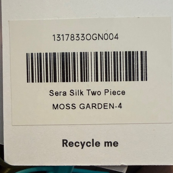 New Reformation Sera Silk Two Piece Set - Picture 17 of 17